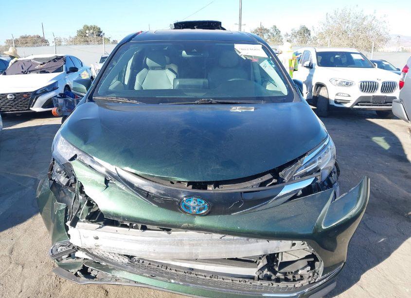 Photo 12 of 2022 Toyota Sienna XLE (VIN 5TDYRKEC8NS099453)