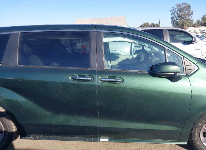 Photo 13 of 2022 Toyota Sienna XLE (VIN 5TDYRKEC8NS099453)