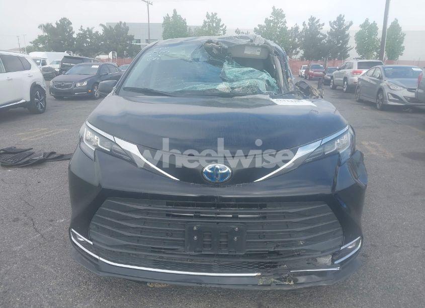 Photo 12 of 2022 Toyota Sienna XLE (VIN 5TDYRKEC8NS123217)
