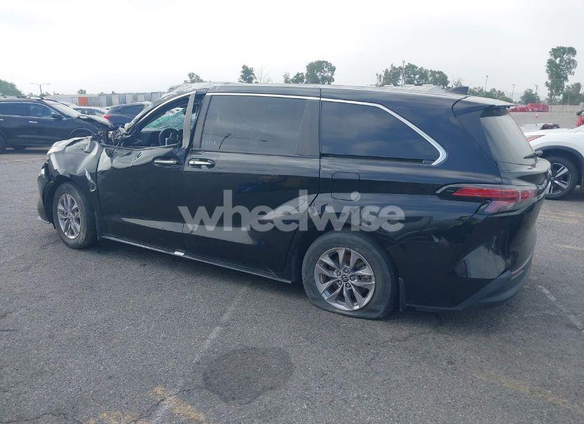 Photo 14 of 2022 Toyota Sienna XLE (VIN 5TDYRKEC8NS123217)