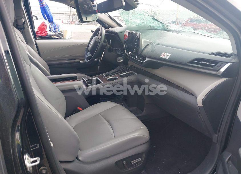 Photo 5 of 2022 Toyota Sienna XLE (VIN 5TDYRKEC8NS123217)