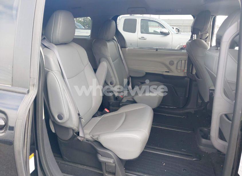 Photo 8 of 2022 Toyota Sienna XLE (VIN 5TDYRKEC8NS123217)