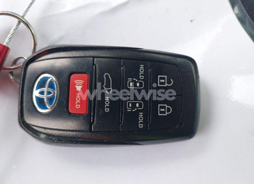 Photo 11 of 2022 Toyota Sienna XLE (VIN 5TDYRKEC8NS126392)