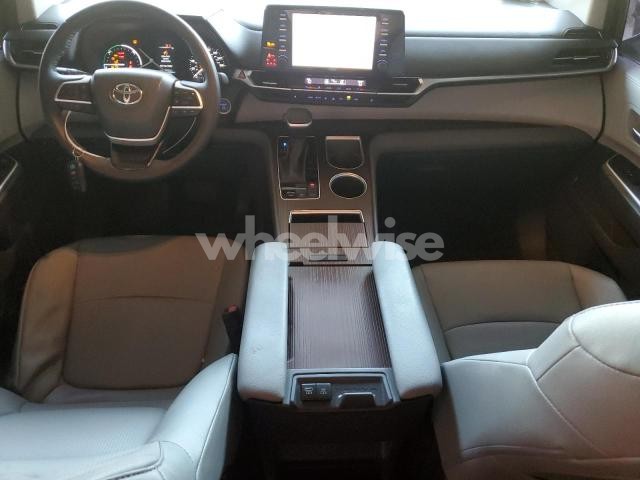 Photo 3 of 2023 TOYOTA SIENNA XLE (VIN 5TDYRKEC8PS173862)