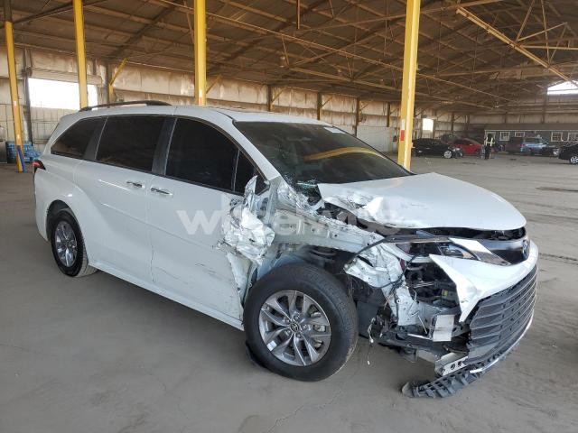 Photo 4 of 2023 TOYOTA SIENNA XLE (VIN 5TDYRKEC8PS173862)