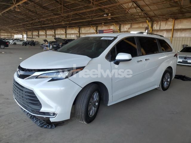 Photo 7 of 2023 TOYOTA SIENNA XLE (VIN 5TDYRKEC8PS173862)