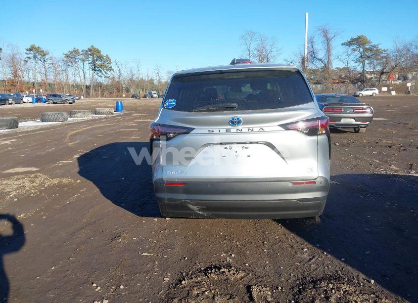 Photo 16 of 2024 Toyota Sienna XLE (VIN 5TDYRKEC8RS180037)