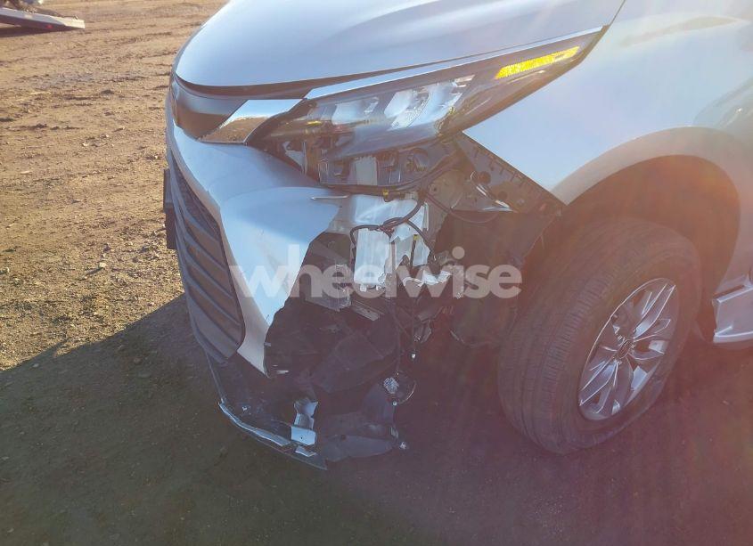 Photo 6 of 2024 Toyota Sienna XLE (VIN 5TDYRKEC8RS180037)