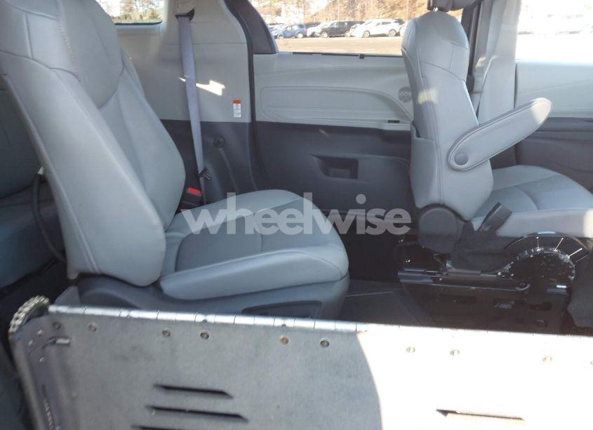 Photo 8 of 2024 Toyota Sienna XLE (VIN 5TDYRKEC8RS180037)