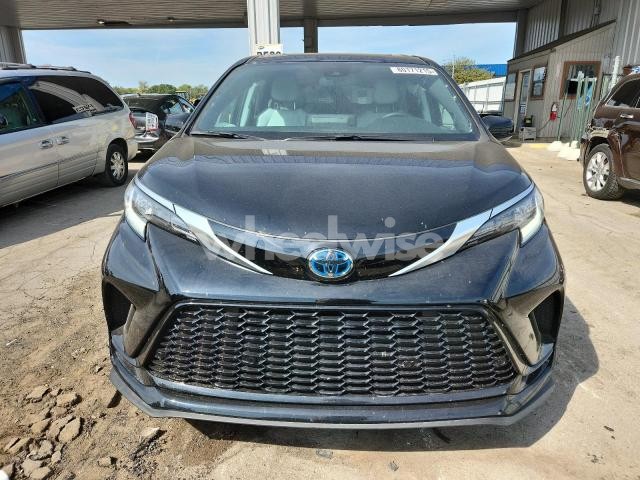 Photo 11 of 2023 TOYOTA SIENNA XSE (VIN 5TDYRKEC8RS185724)