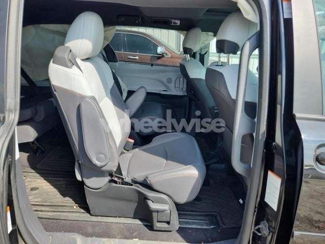 Photo 7 of 2023 TOYOTA SIENNA XSE (VIN 5TDYRKEC8RS185724)