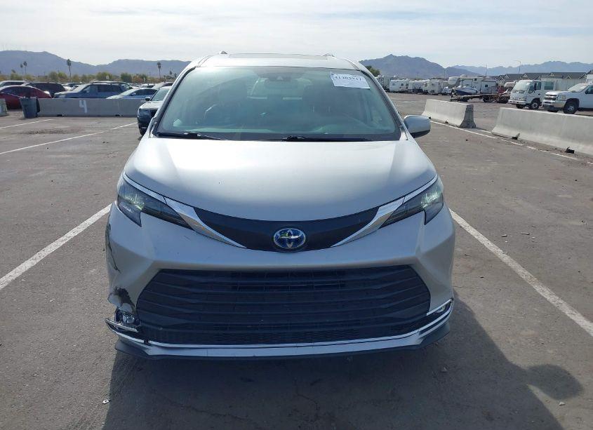 Photo 12 of 2024 Toyota Sienna XLE (VIN 5TDYRKEC8RS193614)