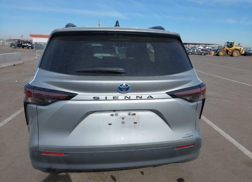 Photo 16 of 2024 Toyota Sienna XLE (VIN 5TDYRKEC8RS193614)