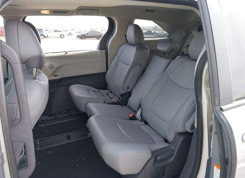Photo 8 of 2024 Toyota Sienna XLE (VIN 5TDYRKEC8RS193614)