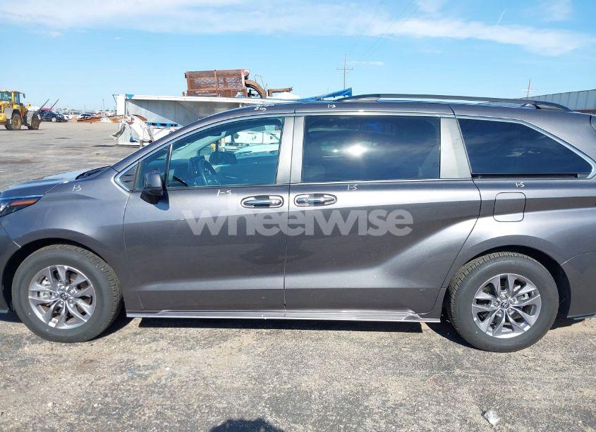 Photo 14 of 2024 Toyota Sienna XLE (VIN 5TDYRKEC8RS205549)