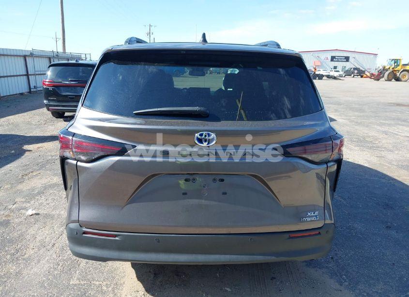 Photo 16 of 2024 Toyota Sienna XLE (VIN 5TDYRKEC8RS205549)