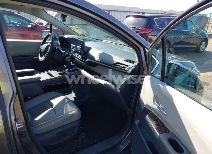 Photo 5 of 2024 Toyota Sienna XLE (VIN 5TDYRKEC8RS205549)