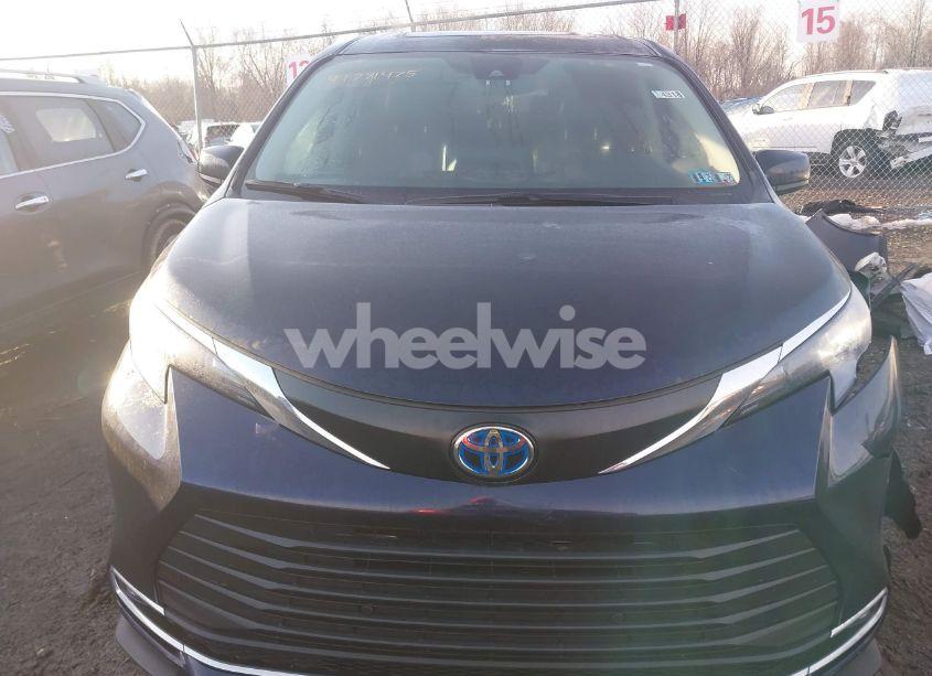 Photo 13 of 2024 Toyota Sienna XLE (VIN 5TDYRKEC8RS215451)