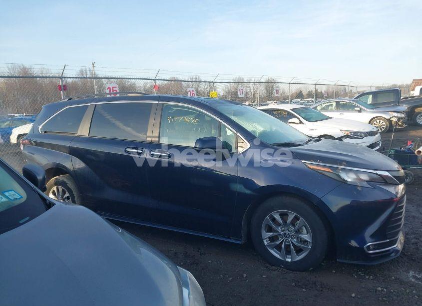 Photo 14 of 2024 Toyota Sienna XLE (VIN 5TDYRKEC8RS215451)