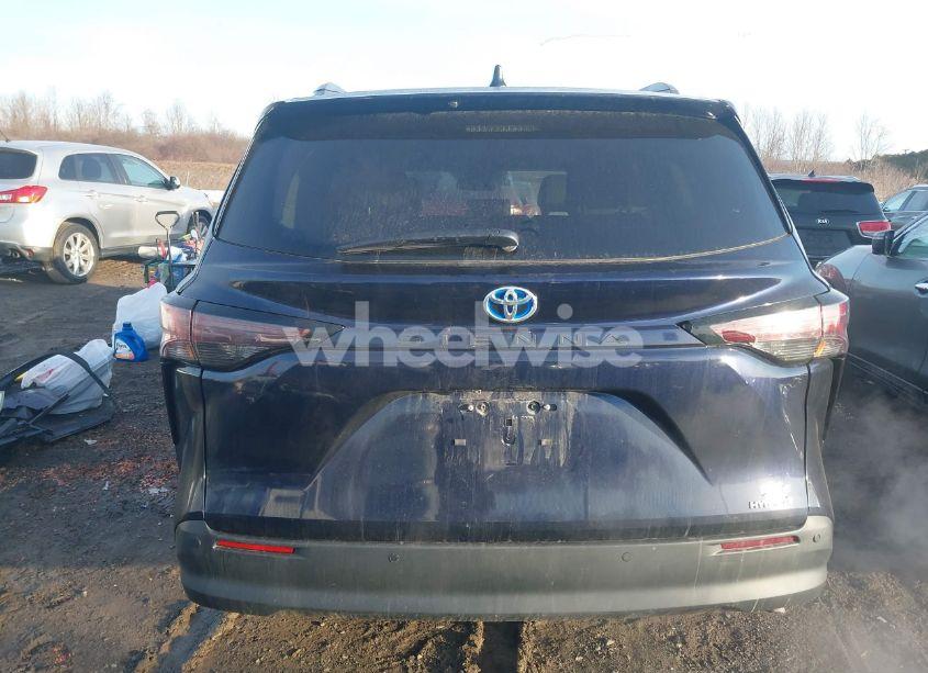 Photo 17 of 2024 Toyota Sienna XLE (VIN 5TDYRKEC8RS215451)