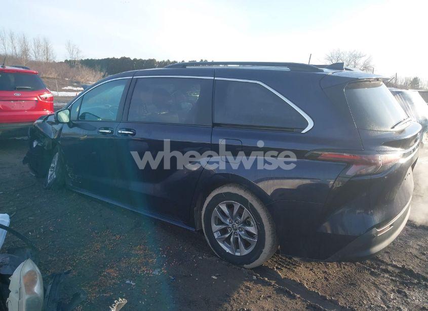 Photo 3 of 2024 Toyota Sienna XLE (VIN 5TDYRKEC8RS215451)