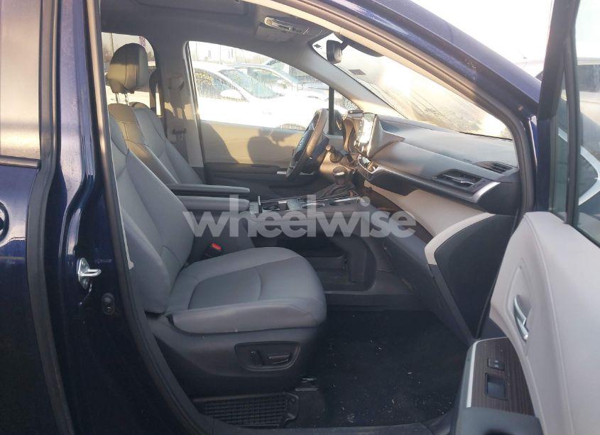 Photo 5 of 2024 Toyota Sienna XLE (VIN 5TDYRKEC8RS215451)