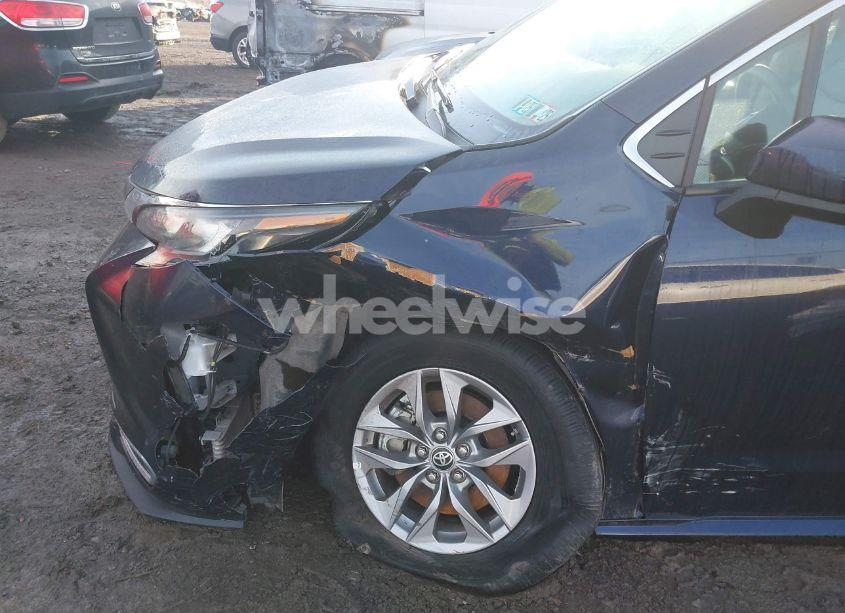 Photo 6 of 2024 Toyota Sienna XLE (VIN 5TDYRKEC8RS215451)