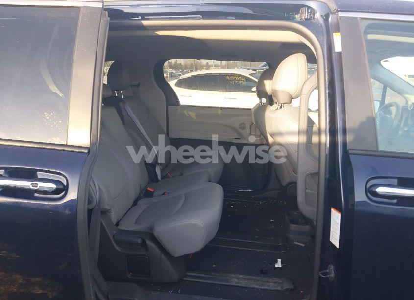 Photo 8 of 2024 Toyota Sienna XLE (VIN 5TDYRKEC8RS215451)