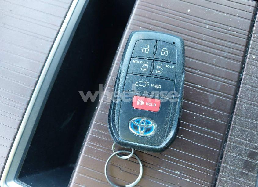 Photo 11 of 2021 Toyota Sienna XLE (VIN 5TDYRKEC9MS006907)