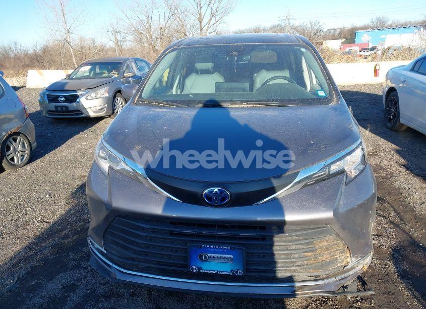 Photo 12 of 2021 Toyota Sienna XLE (VIN 5TDYRKEC9MS006907)