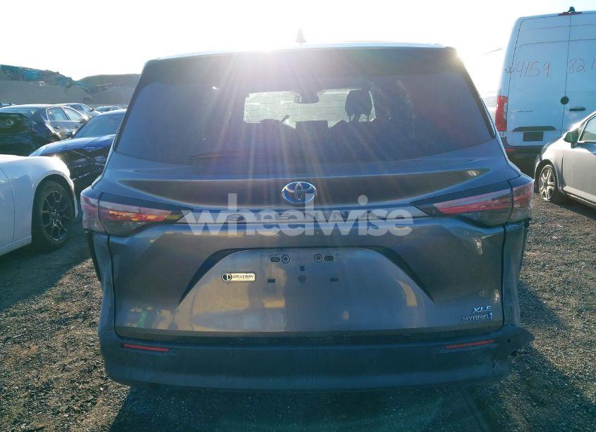 Photo 16 of 2021 Toyota Sienna XLE (VIN 5TDYRKEC9MS006907)