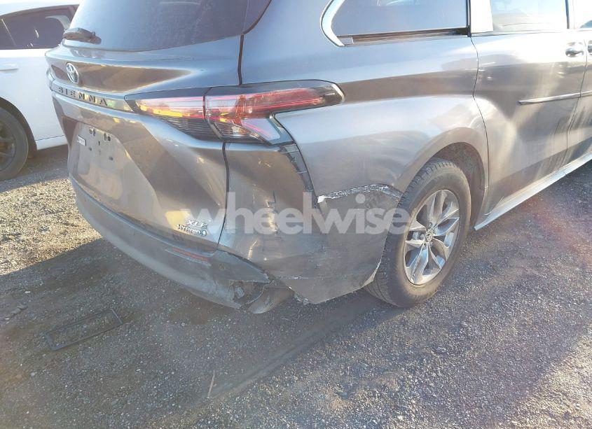 Photo 17 of 2021 Toyota Sienna XLE (VIN 5TDYRKEC9MS006907)