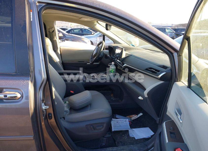 Photo 5 of 2021 Toyota Sienna XLE (VIN 5TDYRKEC9MS006907)