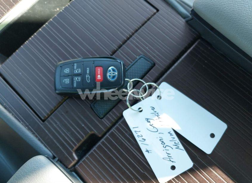 Photo 11 of 2021 Toyota Sienna XLE (VIN 5TDYRKEC9MS023318)