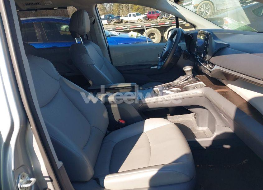 Photo 5 of 2021 Toyota Sienna XLE (VIN 5TDYRKEC9MS023318)