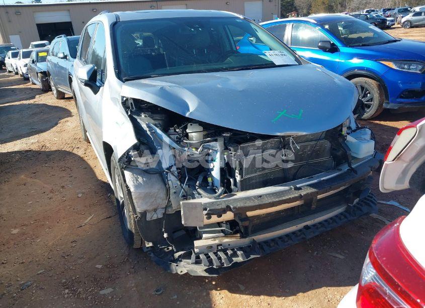 Photo 6 of 2021 Toyota Sienna XLE (VIN 5TDYRKEC9MS023318)