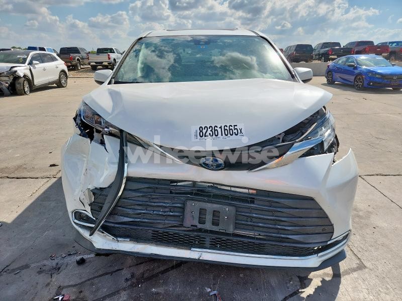 2021 TOYOTA SIENNA XLE (VIN 5TDYRKEC9MS039244) main photo