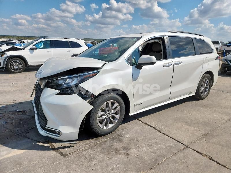 Photo 13 of 2021 TOYOTA SIENNA XLE (VIN 5TDYRKEC9MS039244)