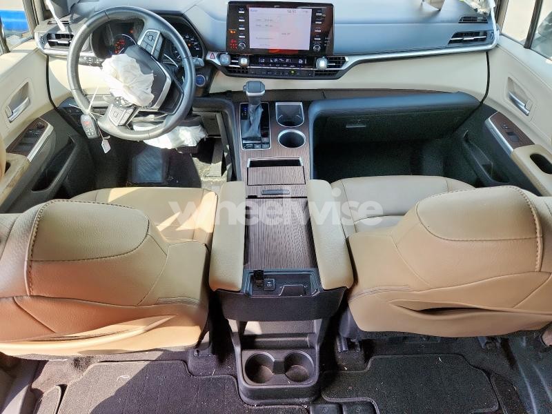 Photo 2 of 2021 TOYOTA SIENNA XLE (VIN 5TDYRKEC9MS039244)