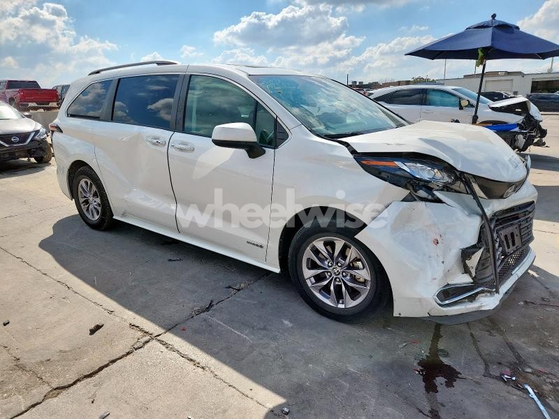 Photo 4 of 2021 TOYOTA SIENNA XLE (VIN 5TDYRKEC9MS039244)