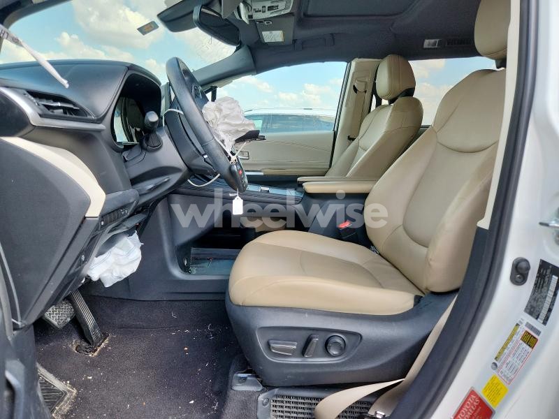 Photo 5 of 2021 TOYOTA SIENNA XLE (VIN 5TDYRKEC9MS039244)