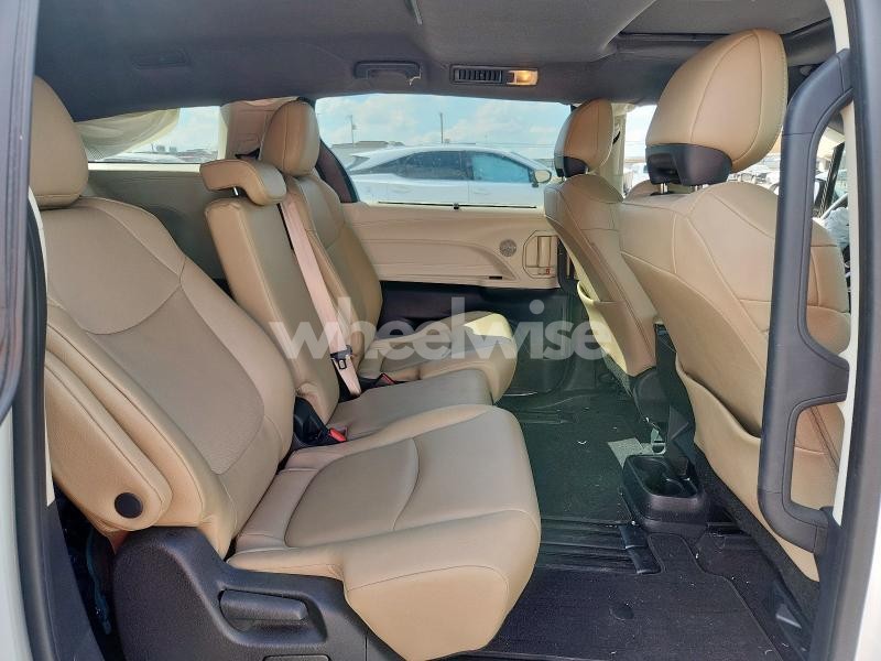 Photo 9 of 2021 TOYOTA SIENNA XLE (VIN 5TDYRKEC9MS039244)