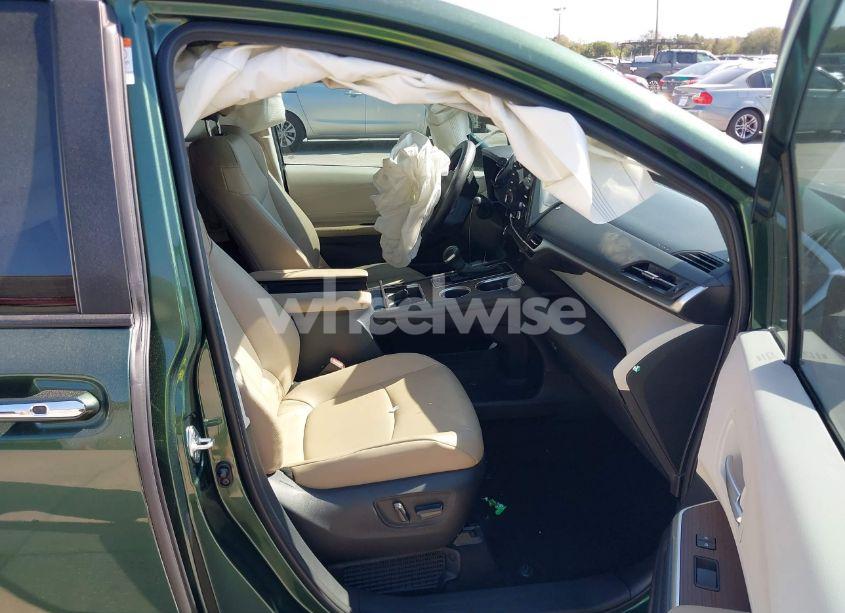 Photo 5 of 2021 Toyota Sienna XLE (VIN 5TDYRKEC9MS062975)