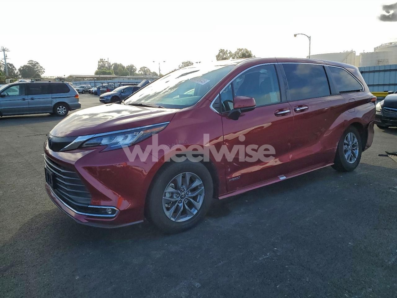 2021 TOYOTA SIENNA XLE (VIN 5TDYRKEC9MS065830) main photo
