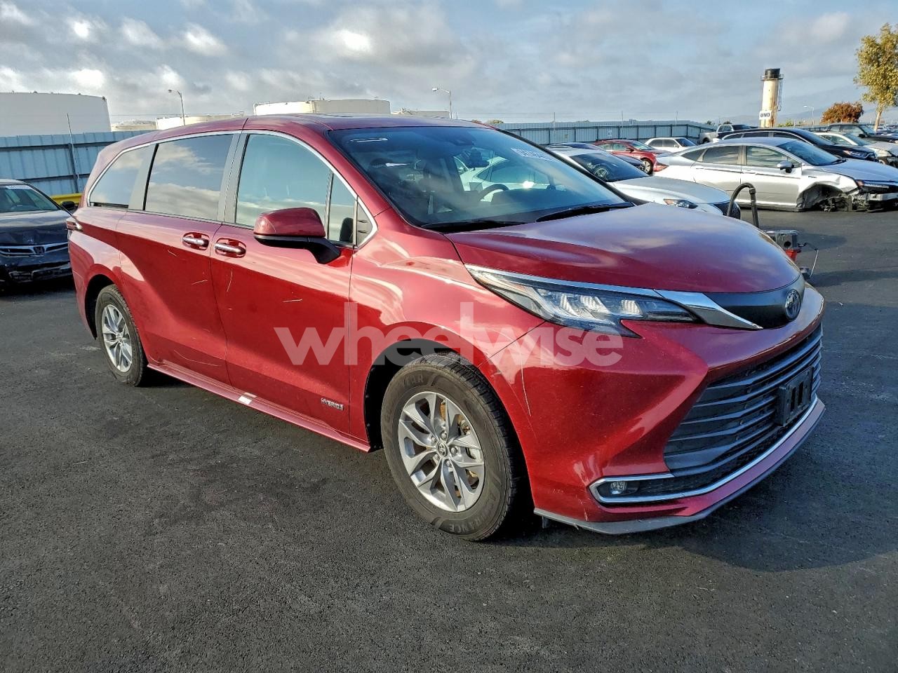 Photo 4 of 2021 TOYOTA SIENNA XLE (VIN 5TDYRKEC9MS065830)