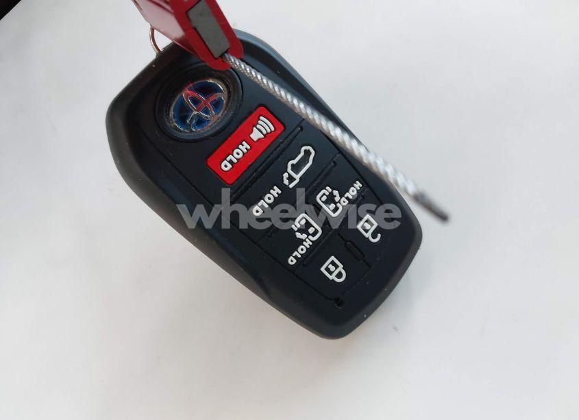 Photo 11 of 2022 Toyota Sienna XLE (VIN 5TDYRKEC9NS102196)