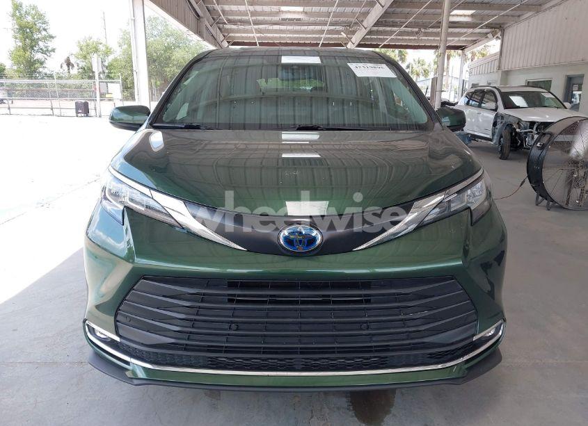 Photo 12 of 2022 Toyota Sienna XLE (VIN 5TDYRKEC9NS102196)