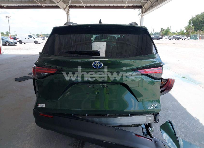 Photo 16 of 2022 Toyota Sienna XLE (VIN 5TDYRKEC9NS102196)