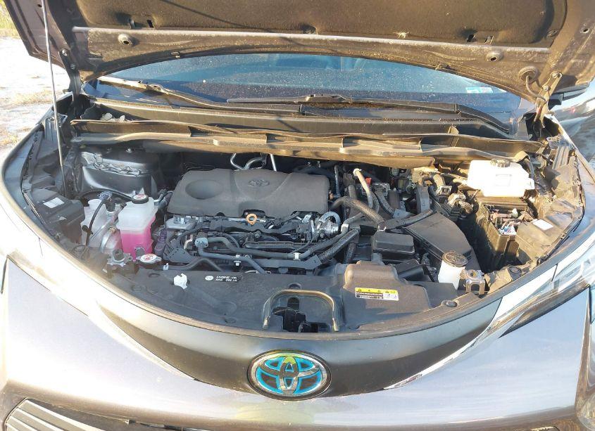 Photo 10 of 2022 Toyota Sienna XLE (VIN 5TDYRKEC9NS105910)
