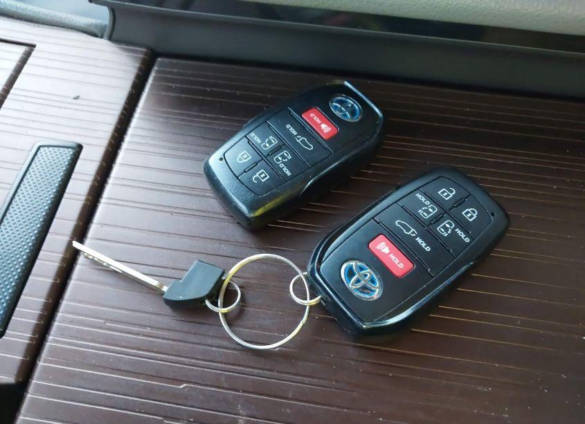 Photo 11 of 2022 Toyota Sienna XLE (VIN 5TDYRKEC9NS105910)